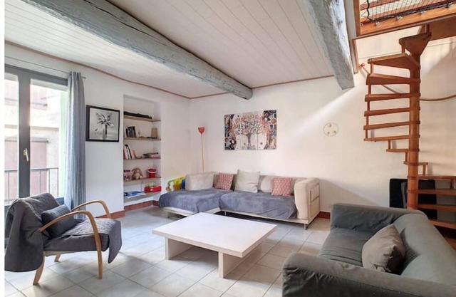 Maison de Village Atypique Avec Terrasse, Espace Détente 15 mn de la Plage