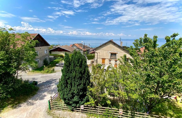 Maison familiale vue lac avec jardin - à 10mn du lac et stations de ski