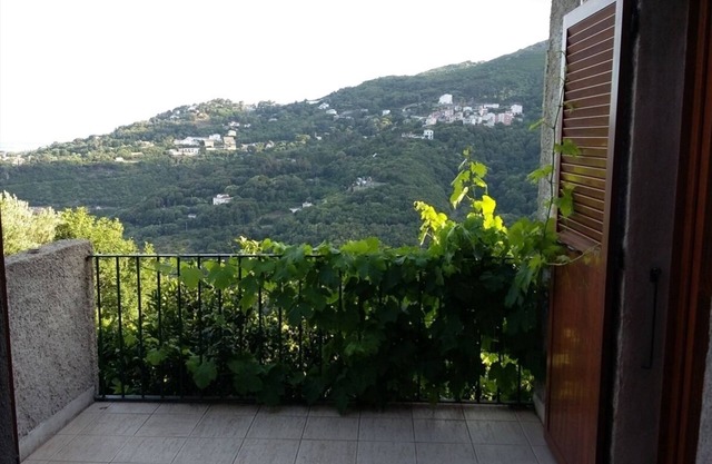 Maison T3 Dans Unhameau Calme vue mer et Montagne