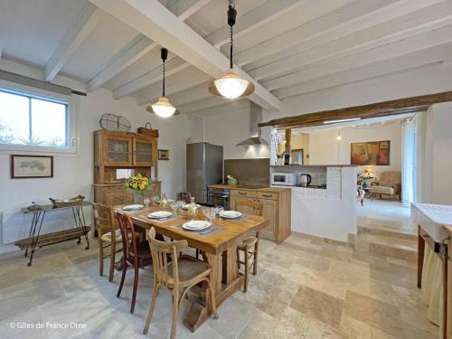 Maison traditionnelle rénovée dans le Perche avec jardin, animaux acceptés, WiFi - FR-1-497-195