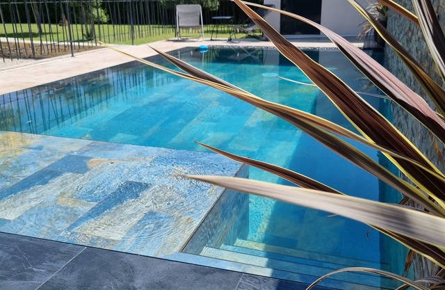 Maison vue sur le Lubéron Avec Piscine Miroir