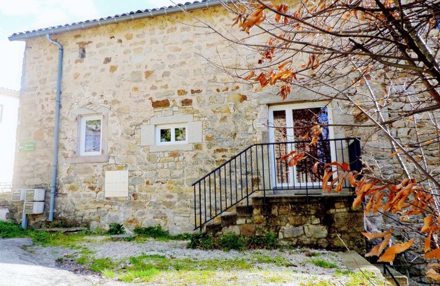 Majestic holiday home in Les Assions with terrace