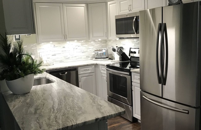 Majestic Pines Condo ~ minutes away from downtown Saugatuck