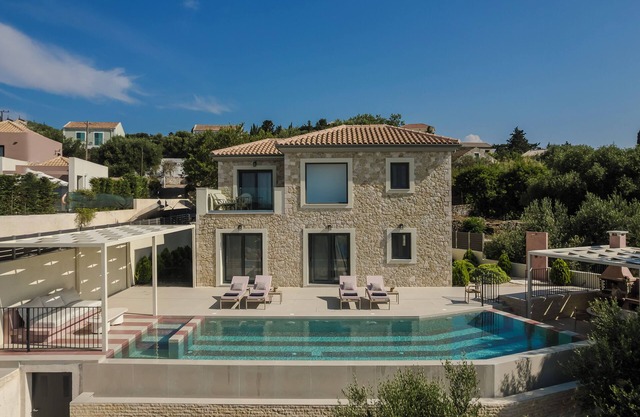 Majestic Stone Villa, Sea View Private Pool