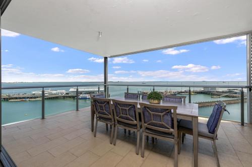Majestic Waterfront Lagoon with Harbour Views & Cafes