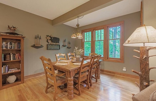 Makar's Rest - Mountain Townhome, Gated Resort, Indoor/Outdoor Pools and Hot Tub, Fishing Ponds, .