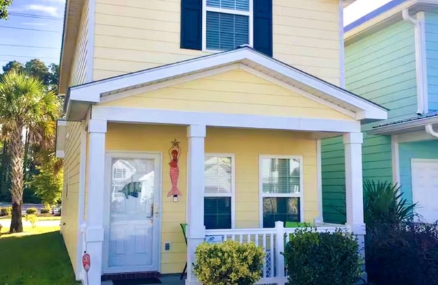 Makaria's Mermaid Beach Hideaway: Cozy 2-bedroom cottage home in Myrtle Beach!