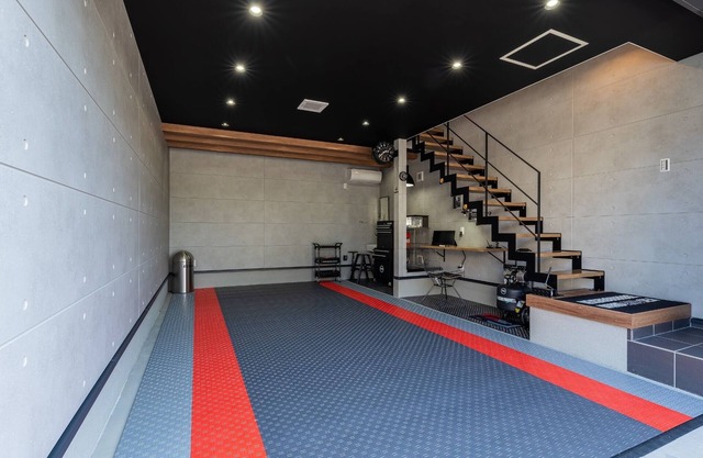 Make a reservation directly and save Double room - Garage House Hotel ISHIUCHI BASE 02/Hiroshima Hiroshima