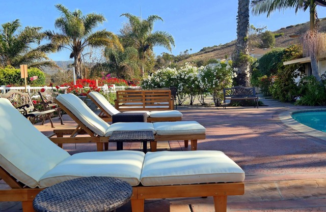 Malibu Country Inn
