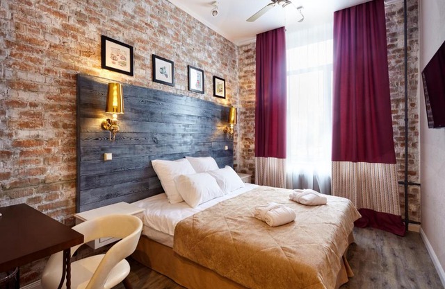 Mama Leone Hotel