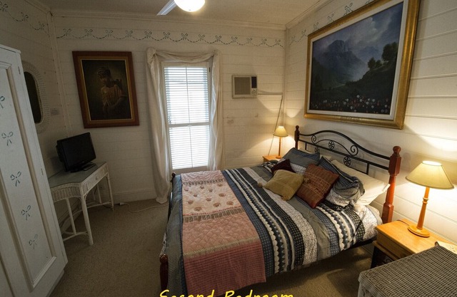 Mandurah Riverfront Holiday Rental - Own Mooring