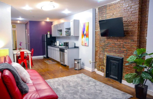 Manhattan Chic 1 Bedroom Apartment With Private Garden