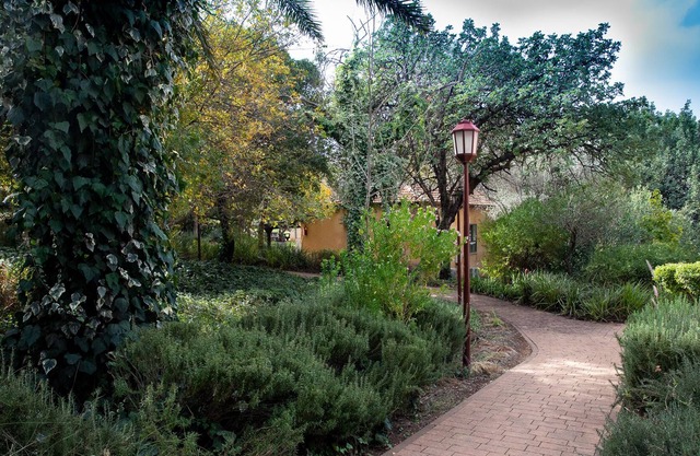 Mantur Parod by Selina