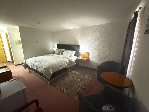 Maple Creek Motor Inn