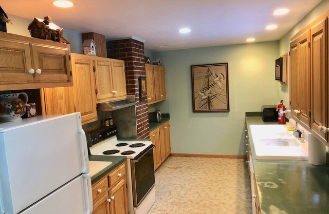 Maple Grove House (B) Handicap / Wheel Chair Accessible Rental !