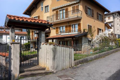 Mara House, Fino del Monte Ospitar