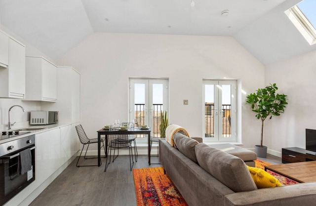 Margate's Charm in Comfort- 2BR