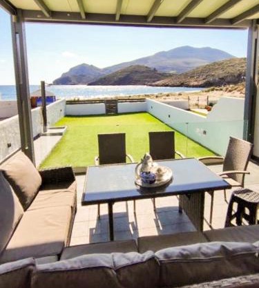 Marilous House - Skyros Beachfront Getaway
