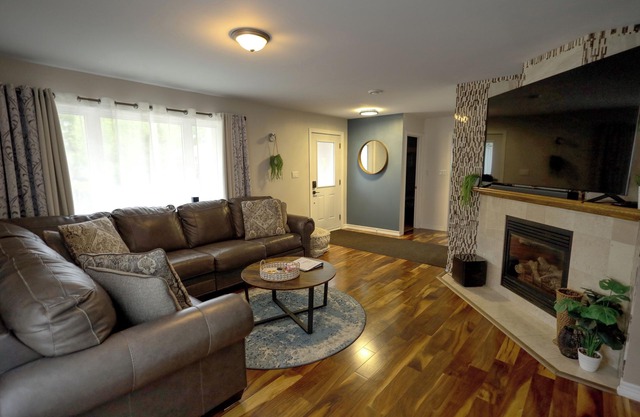 Marina Boutique - Cute 2BR Rancher with HOT TUB