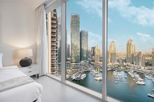 Marina Horizon by LIV High Floor 1BR, For 5 Guests, Dual Gyms & Marina View