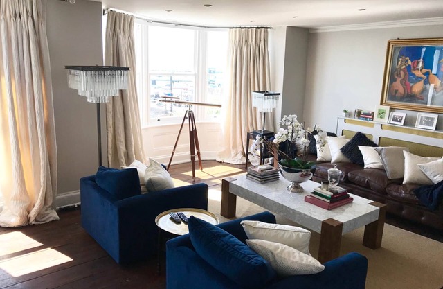 Marina Retreat - Modern, stylish house with harbour views