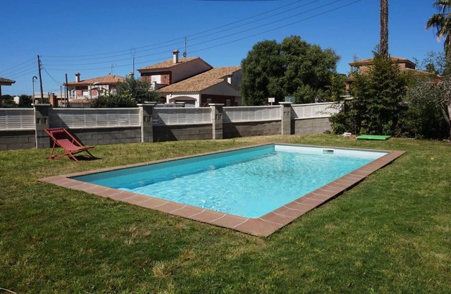 Maritxu Enea: large garden and private swimming pool