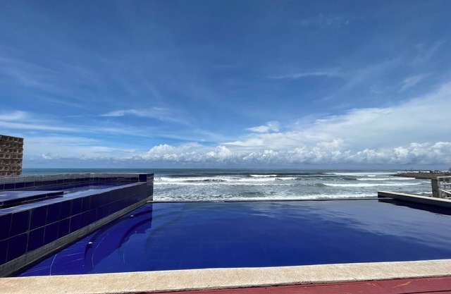 Marshall Oceanfront Surf House - Infinity pool ocean view - 3 bedroom - AC Wifi