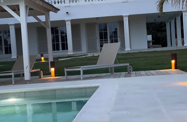 Mas 1 hectare, 5 minutes from the beach and the international golf course.