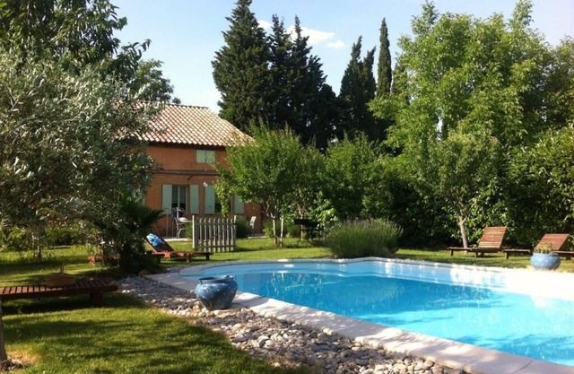 Mas 8 people at the foot of MonT Ventoux 2 ?steps from the Alpilles & Luberon