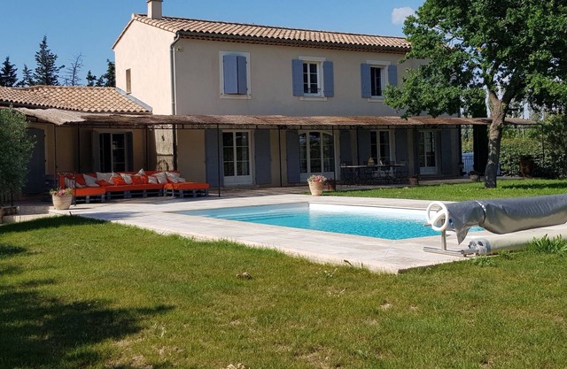 Mas de Giraudy, large villa with swimming pool in the heart of Provence