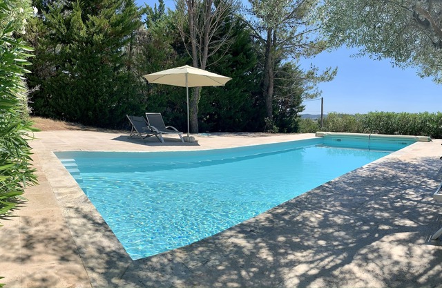 Mas Olivier in Pont-St-Esprit with swimming pool, 8 people and 4 bedrooms