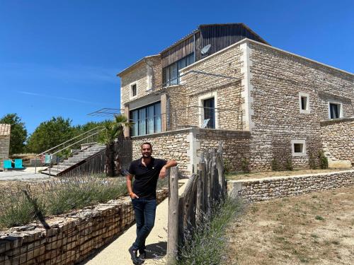 Mas Piralet Ardèche en pierre piscine 6*12 pool house équipé