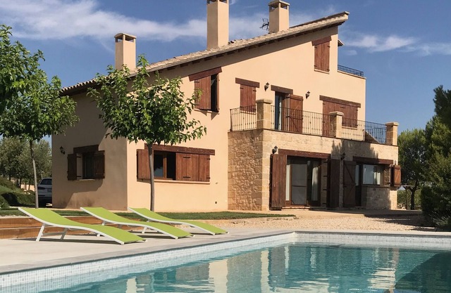 MAS PRAT: Large rustic house with spectacular views