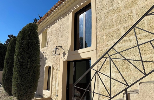 MAS PROVENCE SWIMMING POOL 7 BEDROOMS 7 BATHROOMS for 20 PERS and open-air cinema