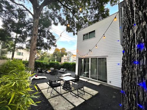 Massive Compound 20 Beds - Rainey St - 6 min walk