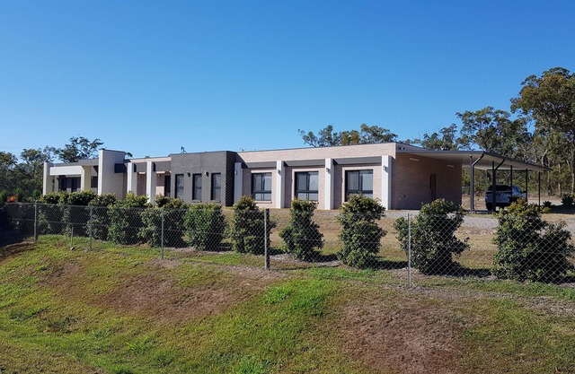 Massive Family Home on acreage, Sleeps 15 !!!