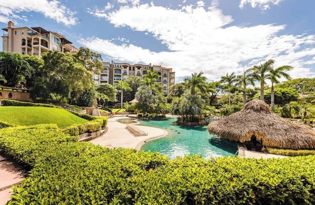 Matapalo 405✧ Oceanview Escape ✧ Large Pool and 24/7 Security!