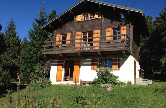 MATEMALE CHALET, VIEW ON THE LAKE AND THE ANGLES