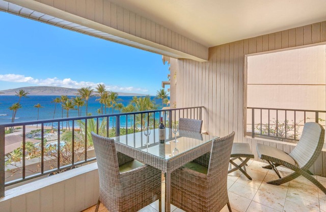Maui Resort Rentals: Kaanapali Alii 241 - Interior Courtyard 2BR with Stunning Ocean Views from Nearly Every Room!