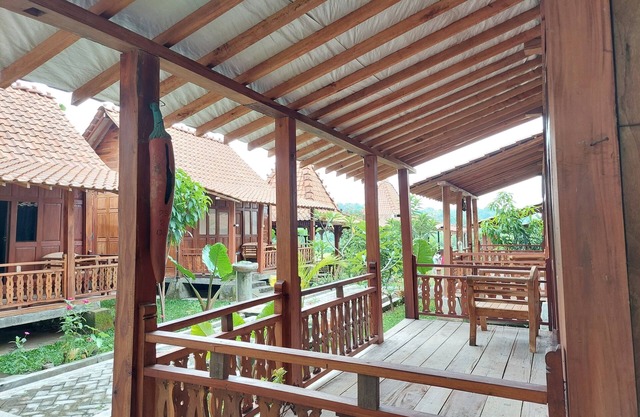 Mbok Niem Cafe and Cottage