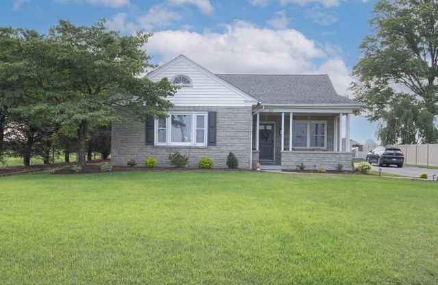 Meadowview Cottage with Pool