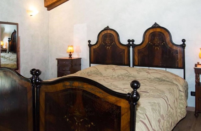 MELISSA ROOM.