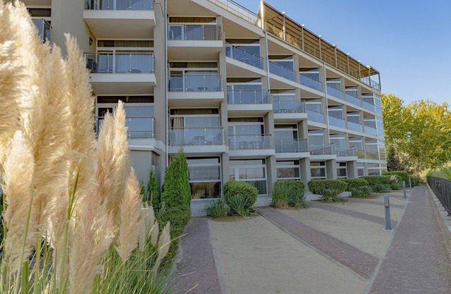 MENADA * SOUTH PEARL* Pool View Studio for Family