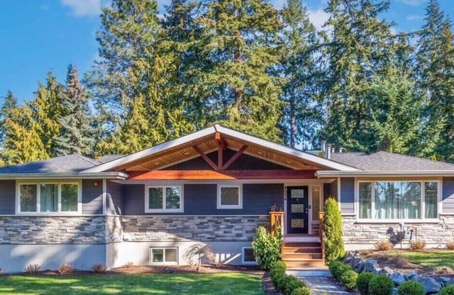 Mercer Island Modern Family-Friendly Home | I-90