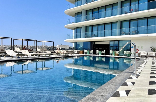 Mercury Suite Bright w/Pool access by ArcoBnb
