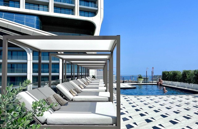 Mercury Suite Delightful w/Pool access by ArcoBnb