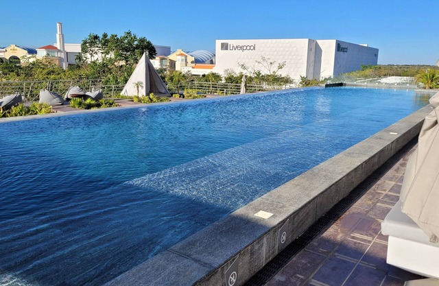 Merida JR PH 1/Bed, 1 Bath w/kitchen +POOL & GYM/25 min to Downtown/Free Parking