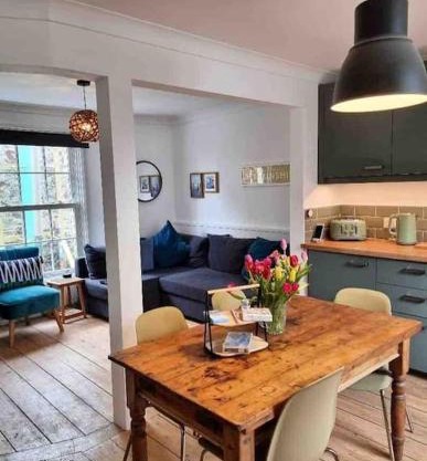 Mermaid Cottage Teignmouth by the beach SLEEPS 7