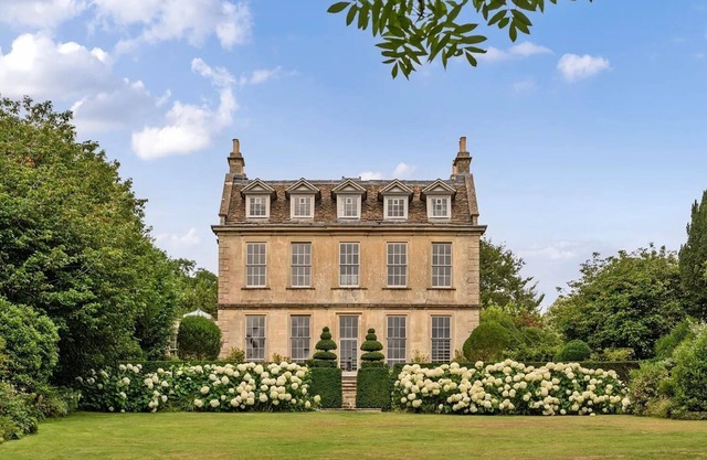 Meticulously restored Queen Anne period home near Bath