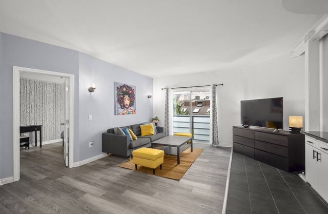 Metropolitan Haven: 1+1 Deluxe Suite Downtown SD